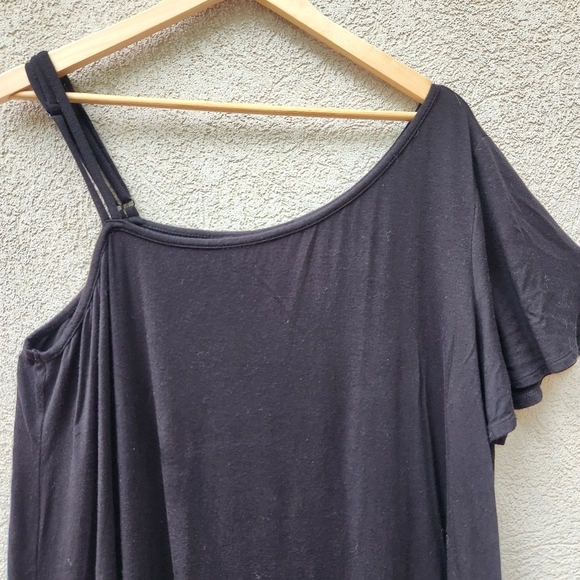 Torrid Top Womens 3X Plus Black Single Cold Shoulder Asymmetrical Rayon Stretch - Picture 2 of 9